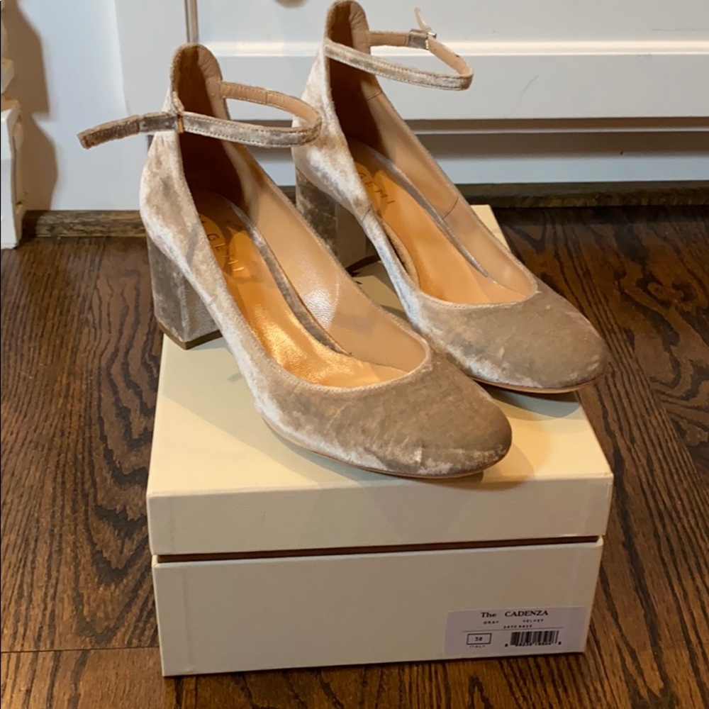 M.Gemi gray velvet heels